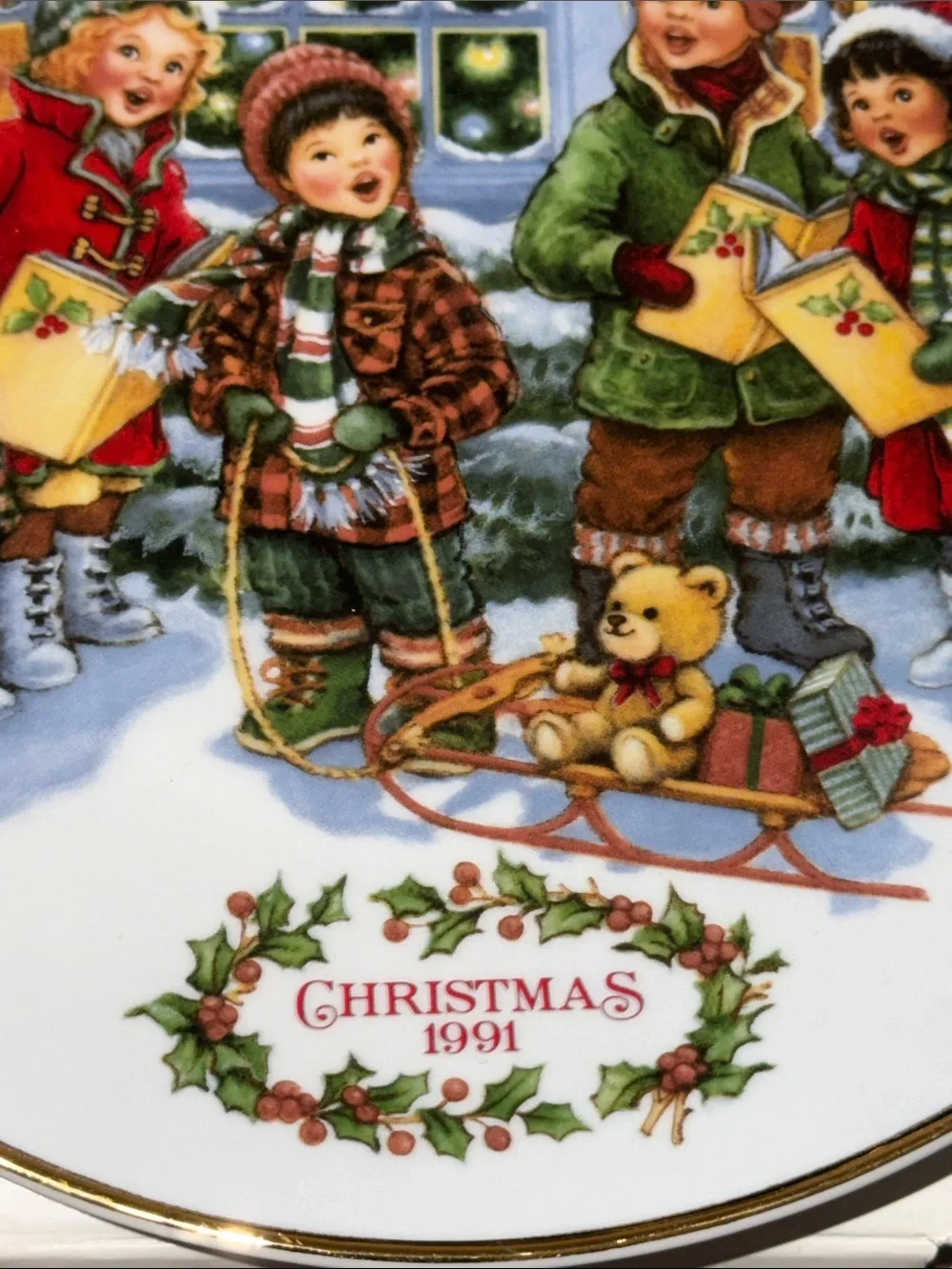 Avon Christmas 1991 Decorative Plate — 22k gold rim.
